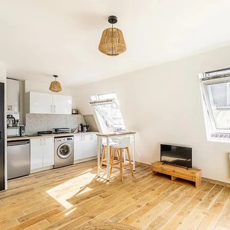 Bright And Functional Studio In The Heart Of Παρίσι