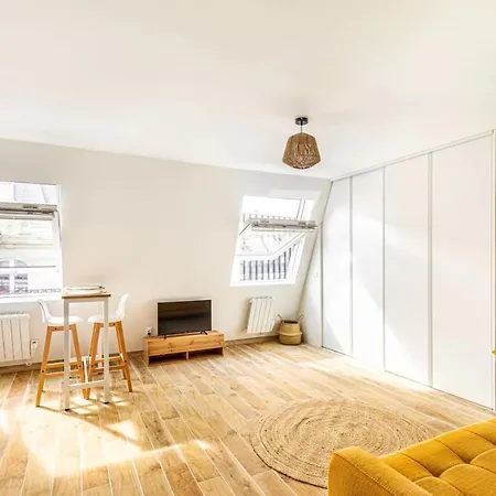 Bright And Functional Studio In The Heart Of